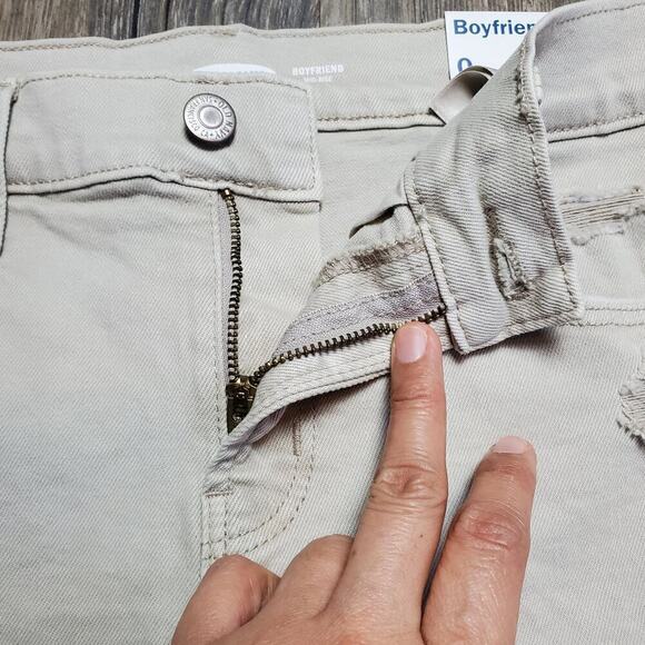 Old Navy Boyfriend Mid-Rise Denim Jean Distress Shorts Size 0 New With Tag - Picture 3 of 10